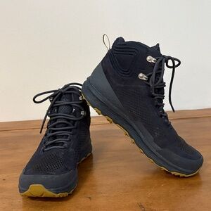 Vasque Breeze LT NTX Midtop Hiking Shoes Size 8.5